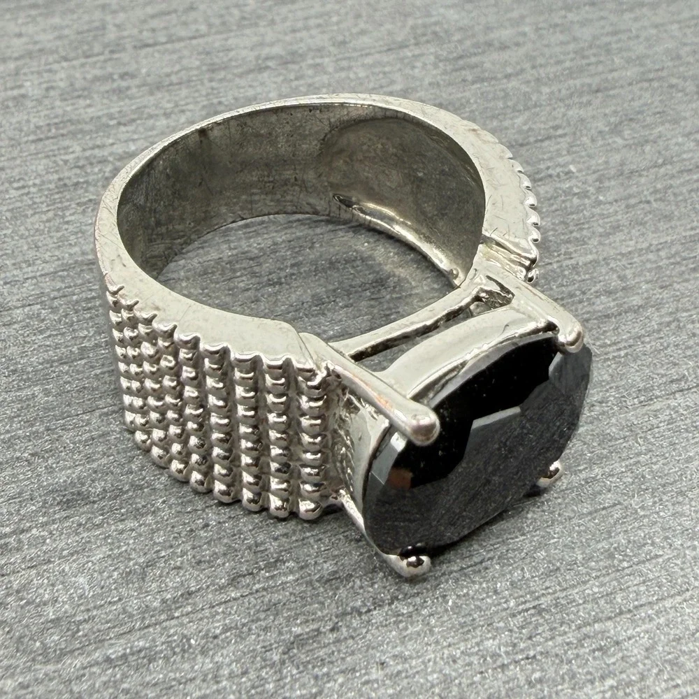 Vtg Silver Tone Black Oval Faceted Stone Ring Textured Band Gothic Statement Y2K